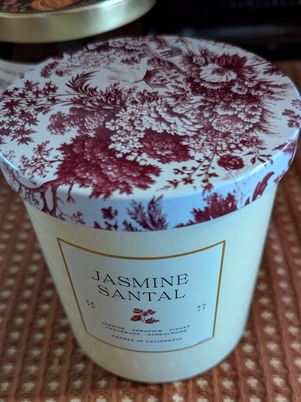 Leoben Jasmine Santal Scented Candle White with Burgundy Lid 9 oz Single Wick